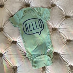 Gerber Newborn HELLO onesie (0-3 months)